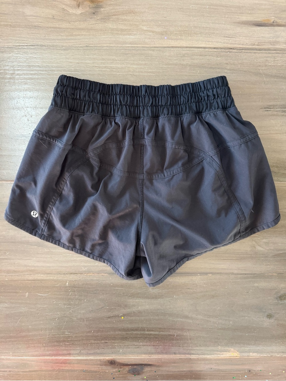 Lululemon Tracker Mid-Rise Short 4” Black Women’s 6 Athleisure Travel